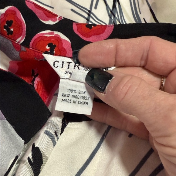 Citron Santa Monica Silk Red and Lilac Gray Floral Print Button Front 2X - Picture 3 of 11